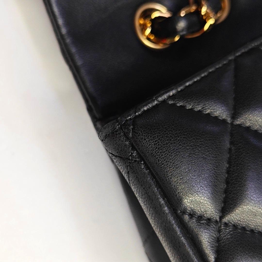 Chanel Classic Flap Jumbo Schwarzes Lammfell Leder Einzelne Klappe Gold Hardware 2009 im Angebot 14