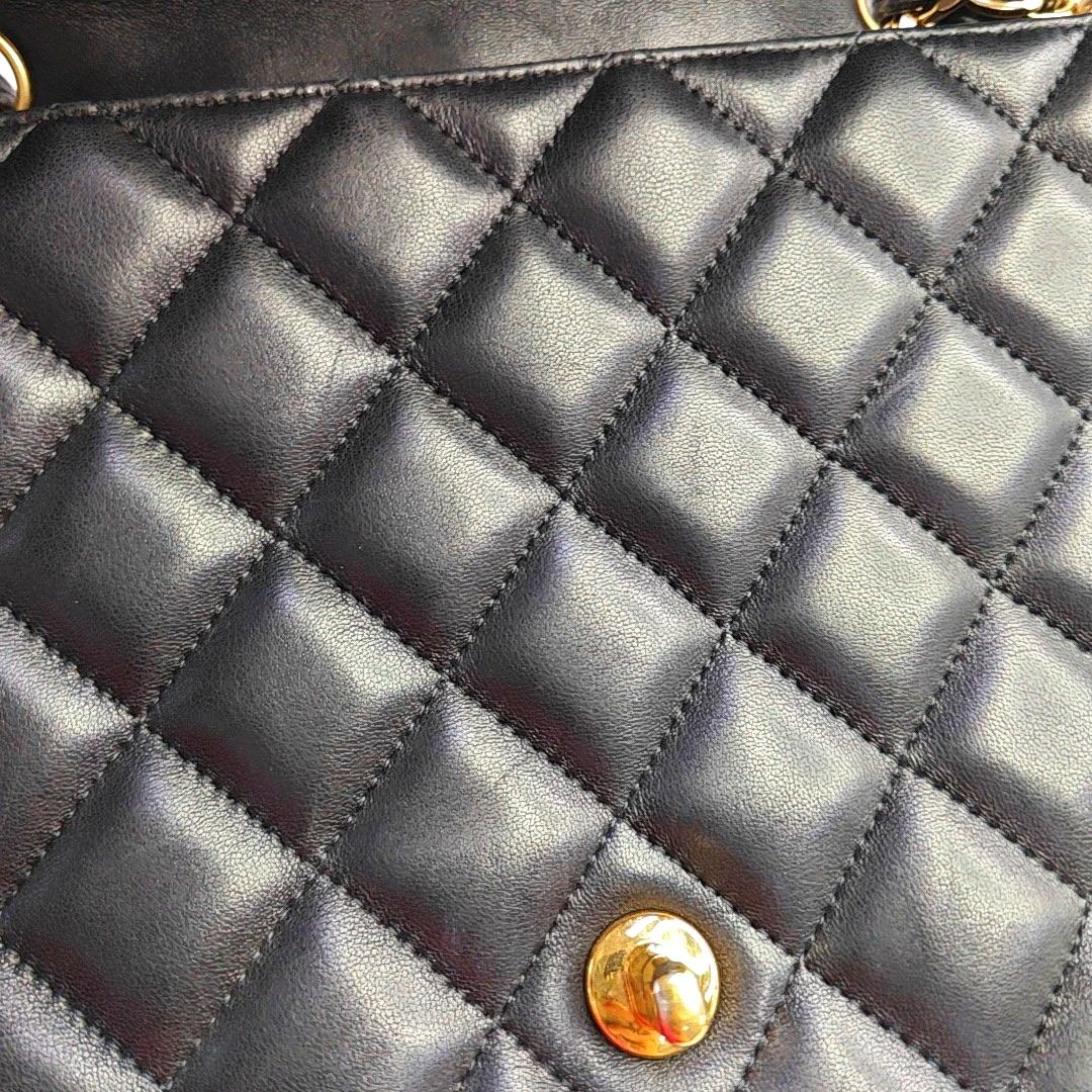 Chanel Classic Flap Jumbo Schwarzes Lammfell Leder Einzelne Klappe Gold Hardware 2009 im Angebot 5