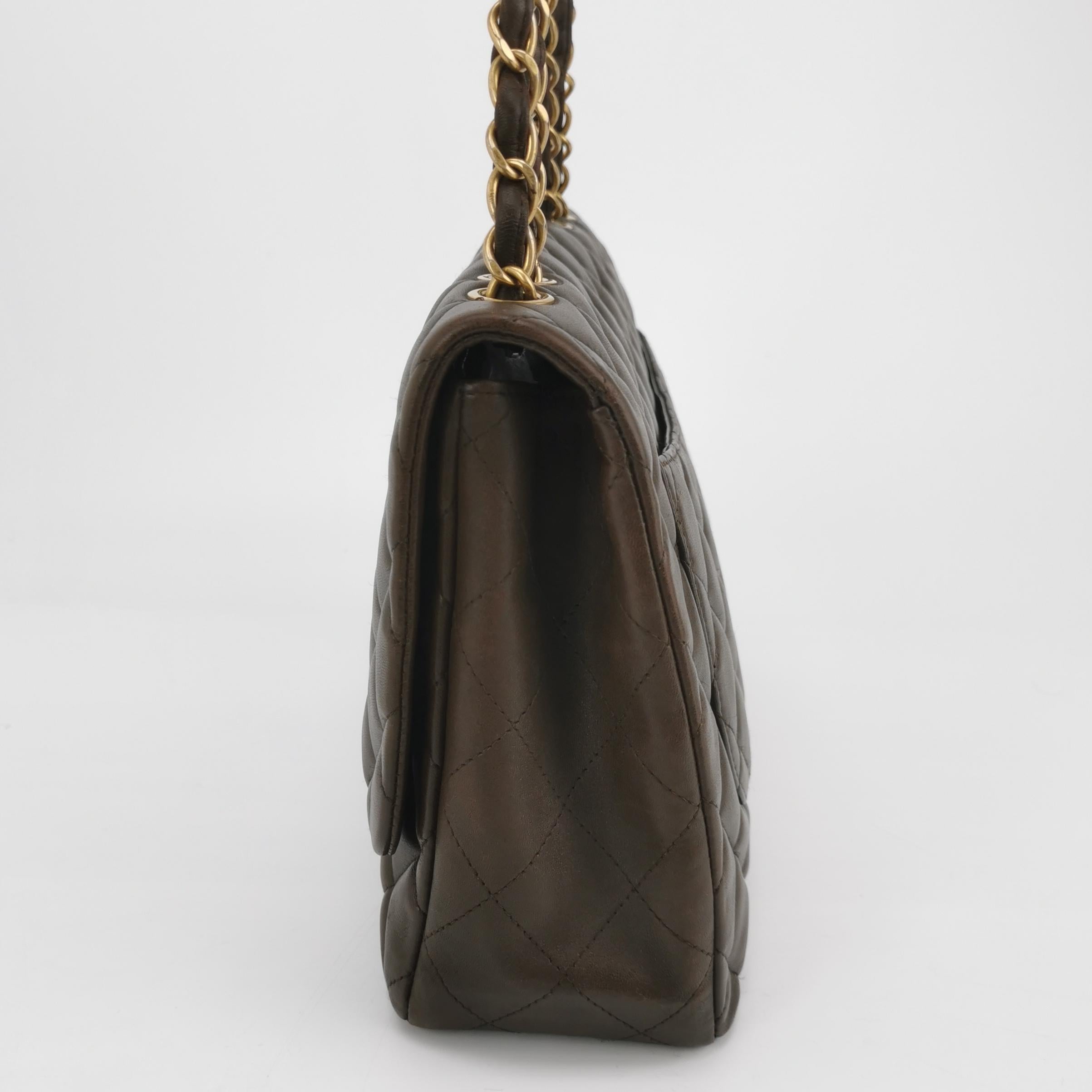 Noir Chanel Classic Flap Jumbo Brown Lambskin Leather Single Flap Silver Hardware en vente
