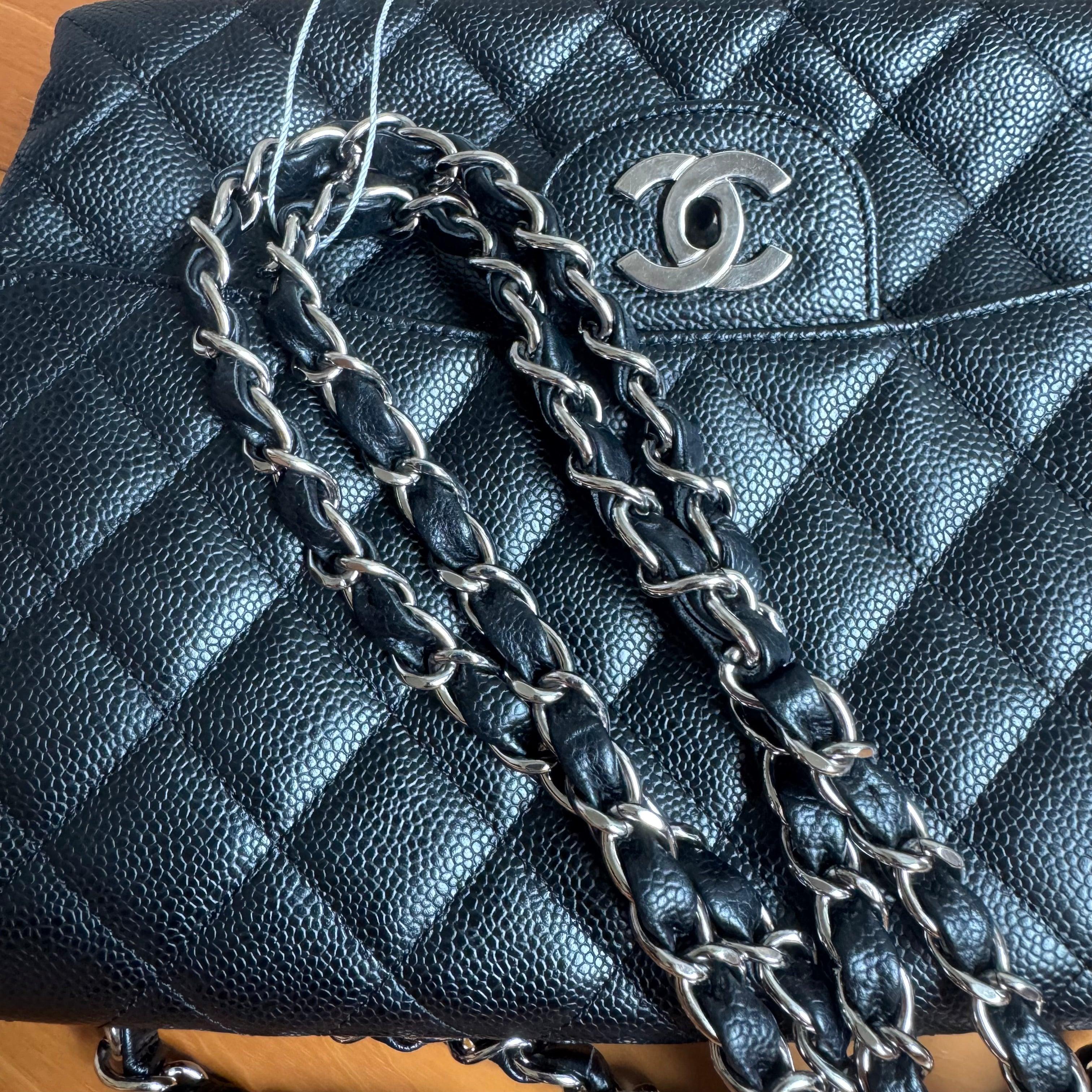 Chanel Classic Leather Jumbo Caviar Leather Single Flap Silver Hardware 2006-08 en vente 13
