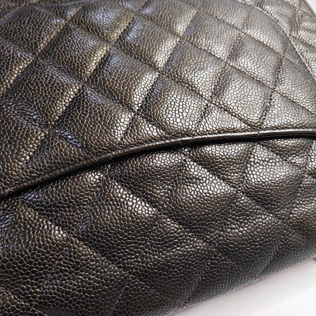 Chanel Classic Flap Jumbo Dunkelgrünes Kaviarleder Doppelte Klappe Silberne Hardwa im Angebot 5