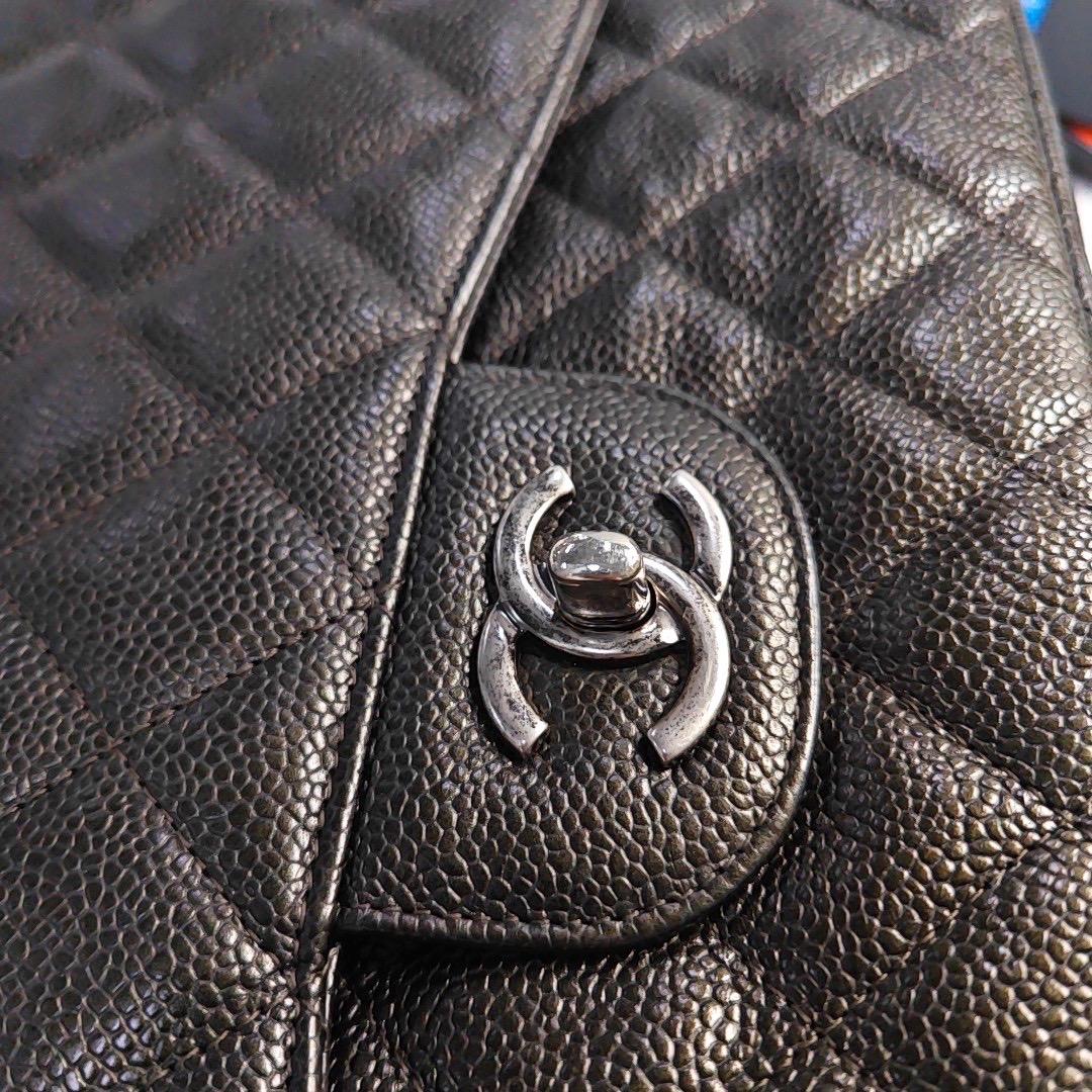 Chanel Classic Flap Jumbo Dunkelgrünes Kaviarleder Doppelte Klappe Silberne Hardwa im Angebot 1