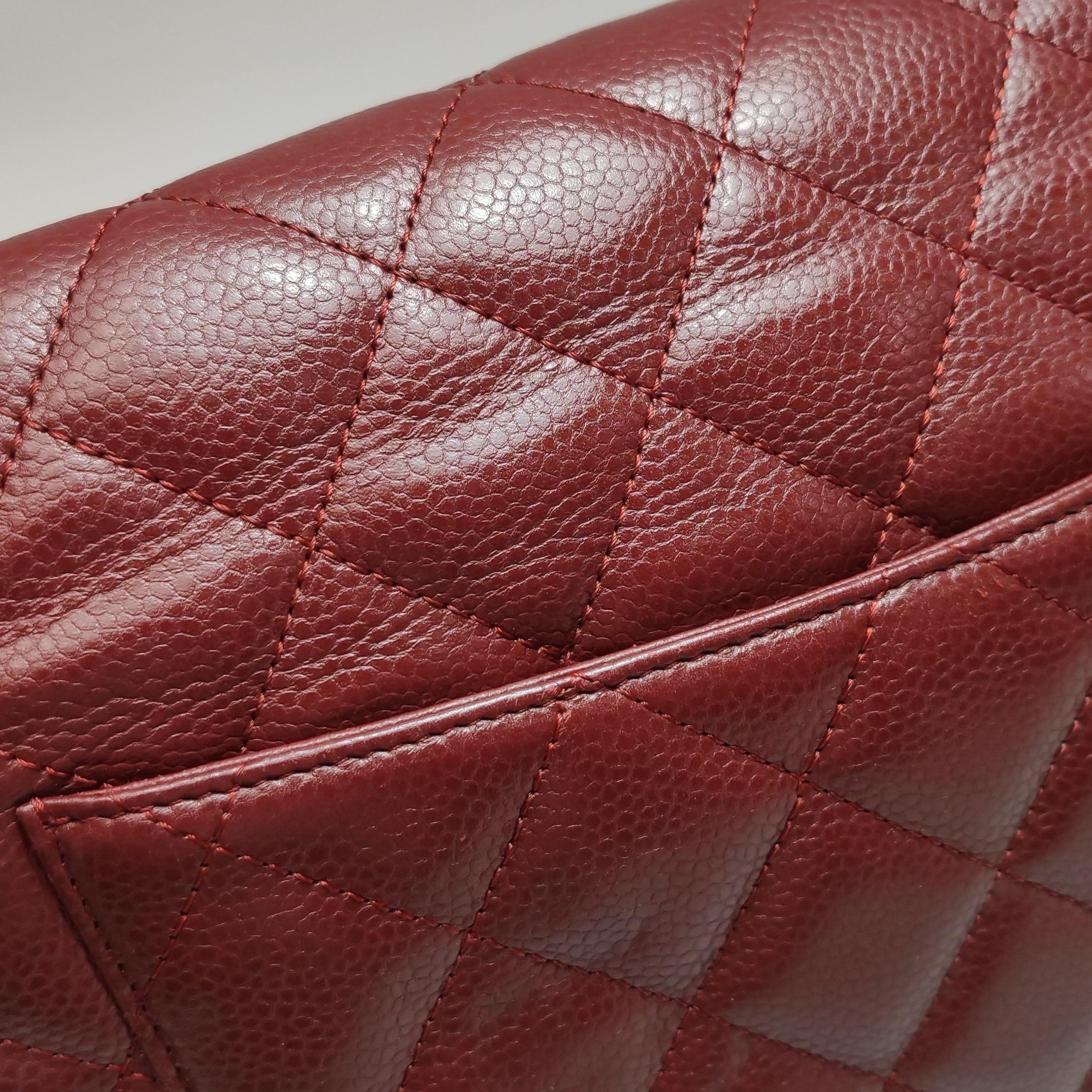 Chanel Classic Flap Jumbo Dark Red Caviar Leather Double Flap Silver Hardware en vente 8