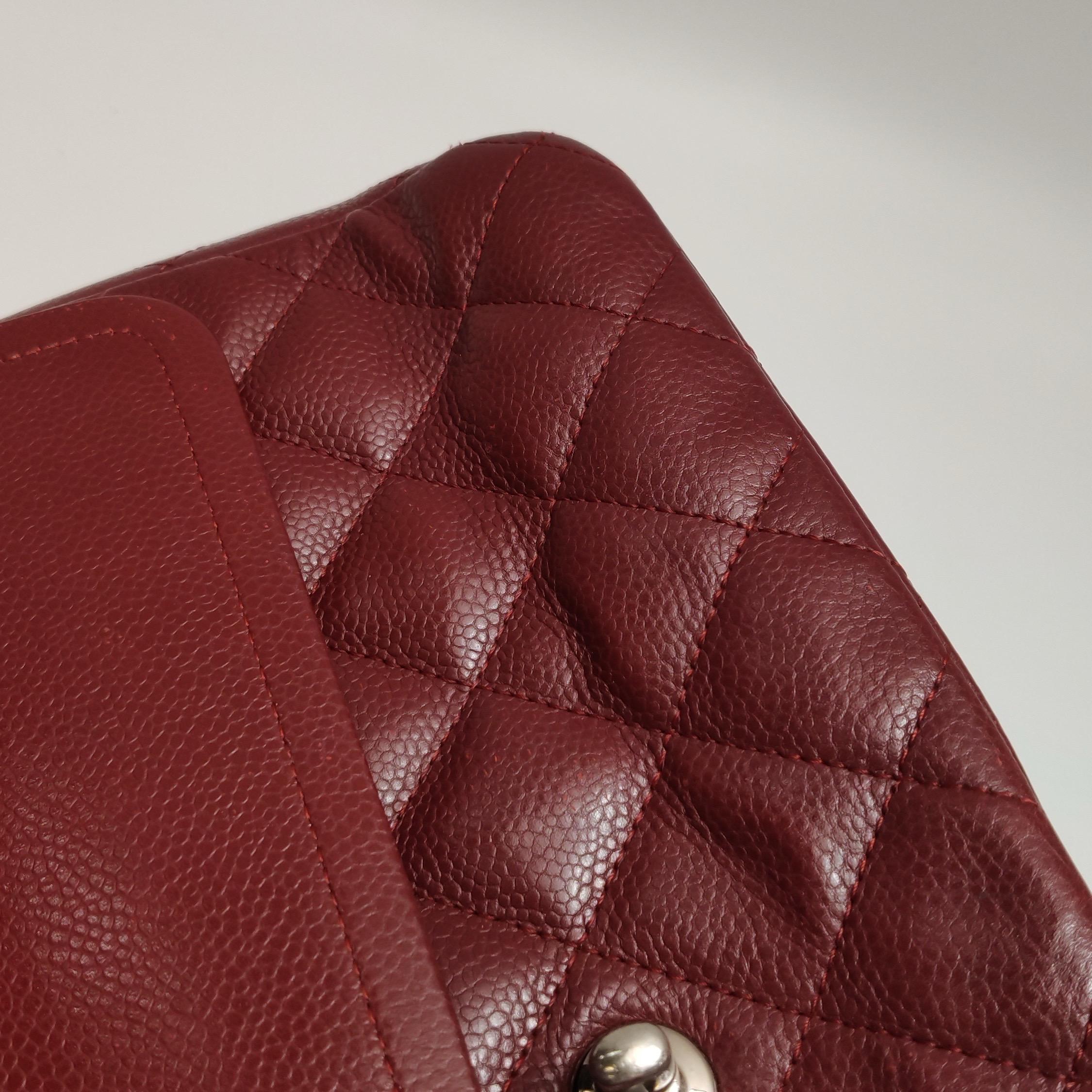 Chanel Classic Flap Jumbo Dark Red Caviar Leather Double Flap Silver Hardware en vente 13
