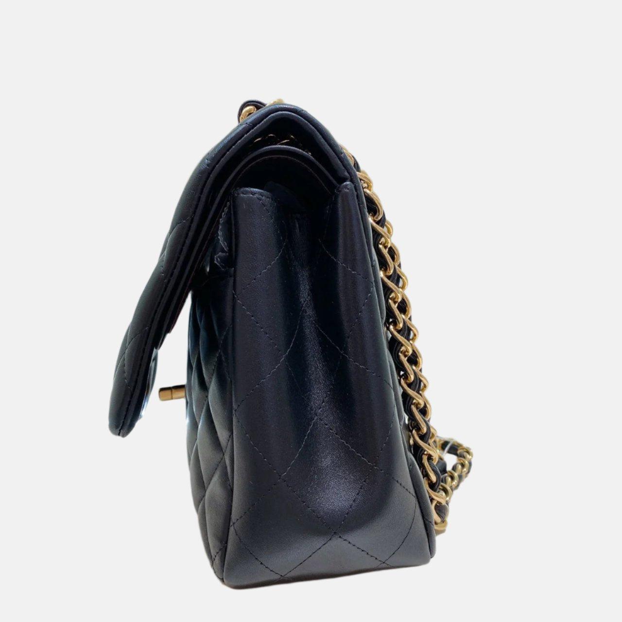 Chanel Classic Flap Jumbo Lambskin Leather Double Flap Gold Hardware, 2011-2012 In Excellent Condition In AUBERVILLIERS, FR