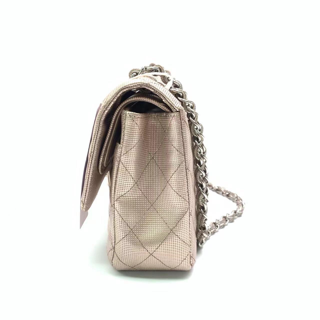 Chanel Classic Flap Medium 2016 Pink Metallic Pixel Effect Calfskin Leather In Excellent Condition In AUBERVILLIERS, FR