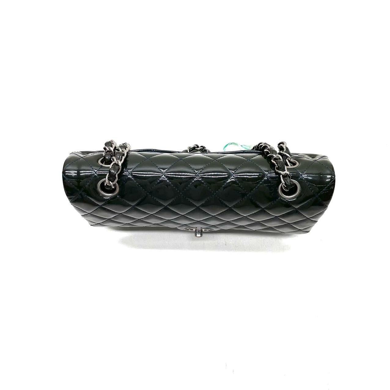 Chanel Classic Flap Medium Grünes Lackleder Silberne Hardware, 2014-2015 (Schwarz) im Angebot