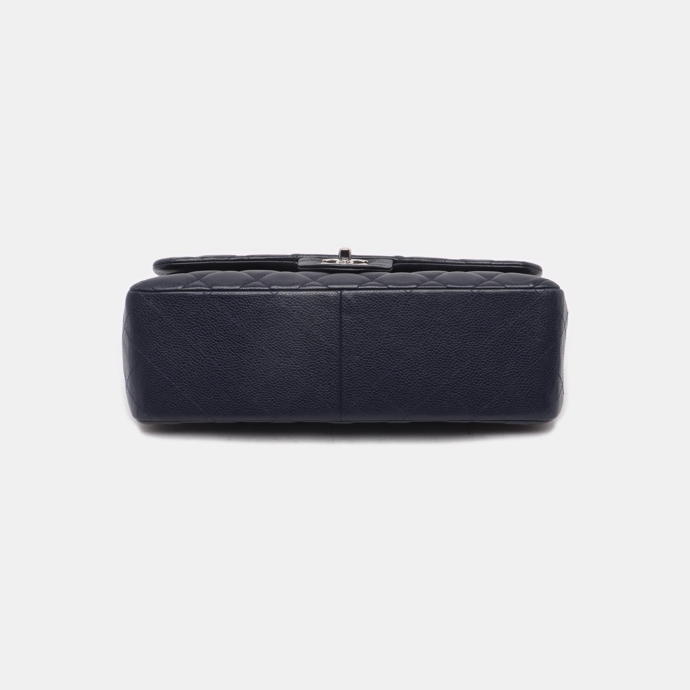 Chanel Classic Flap Jumbo Midnight Navy Caviar Leather Double Flap Silver Hardwa Pour femmes en vente