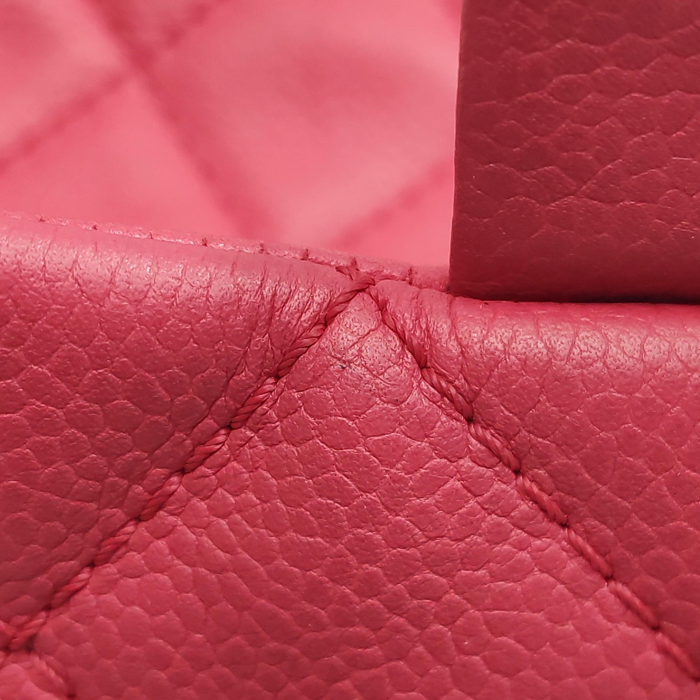 Chanel Classic Leather Jumbo Piel de Caviar Roja Solapa Única Herrajes Plateados en venta 5