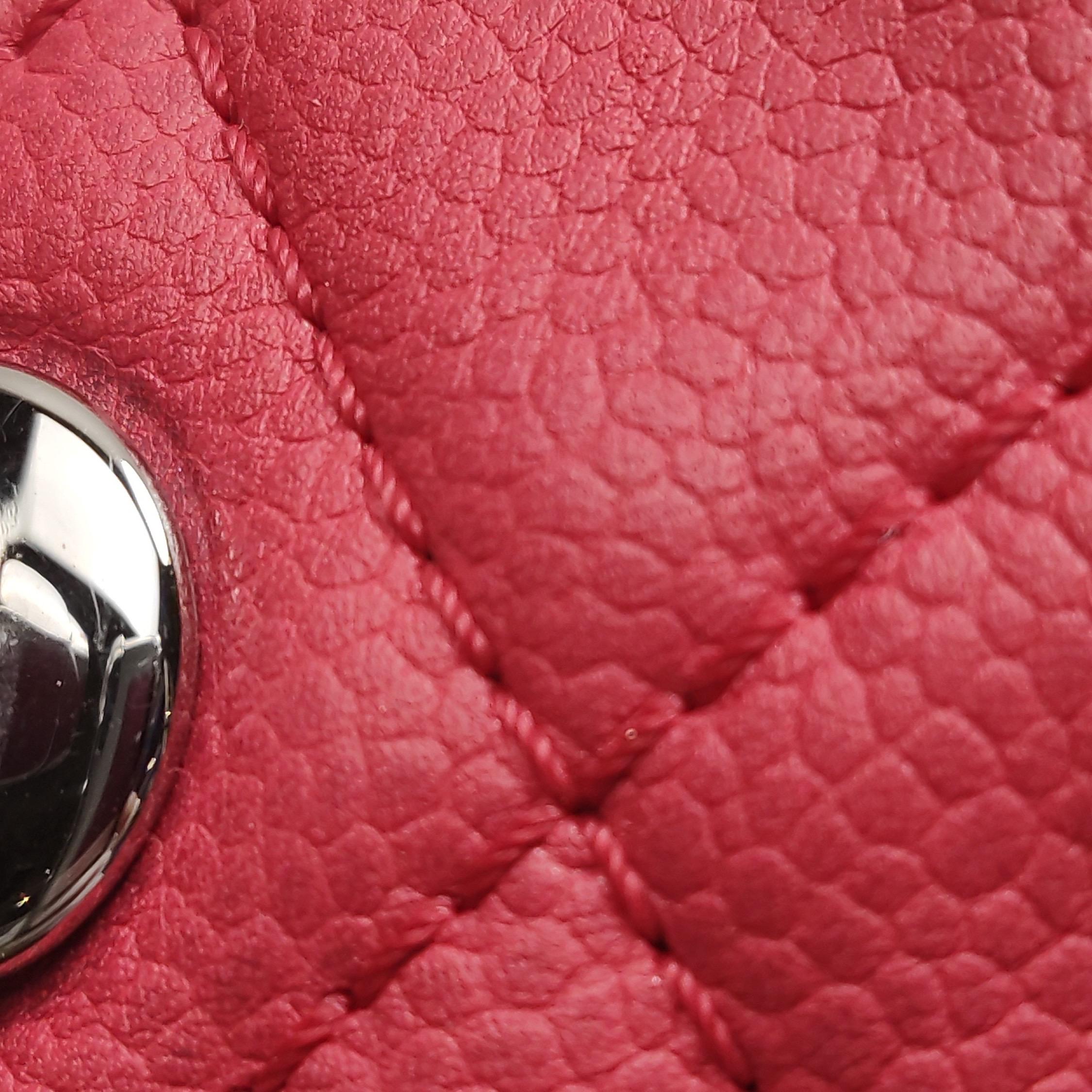 Chanel Classic Leather Jumbo Piel de Caviar Roja Solapa Única Herrajes Plateados en venta 6