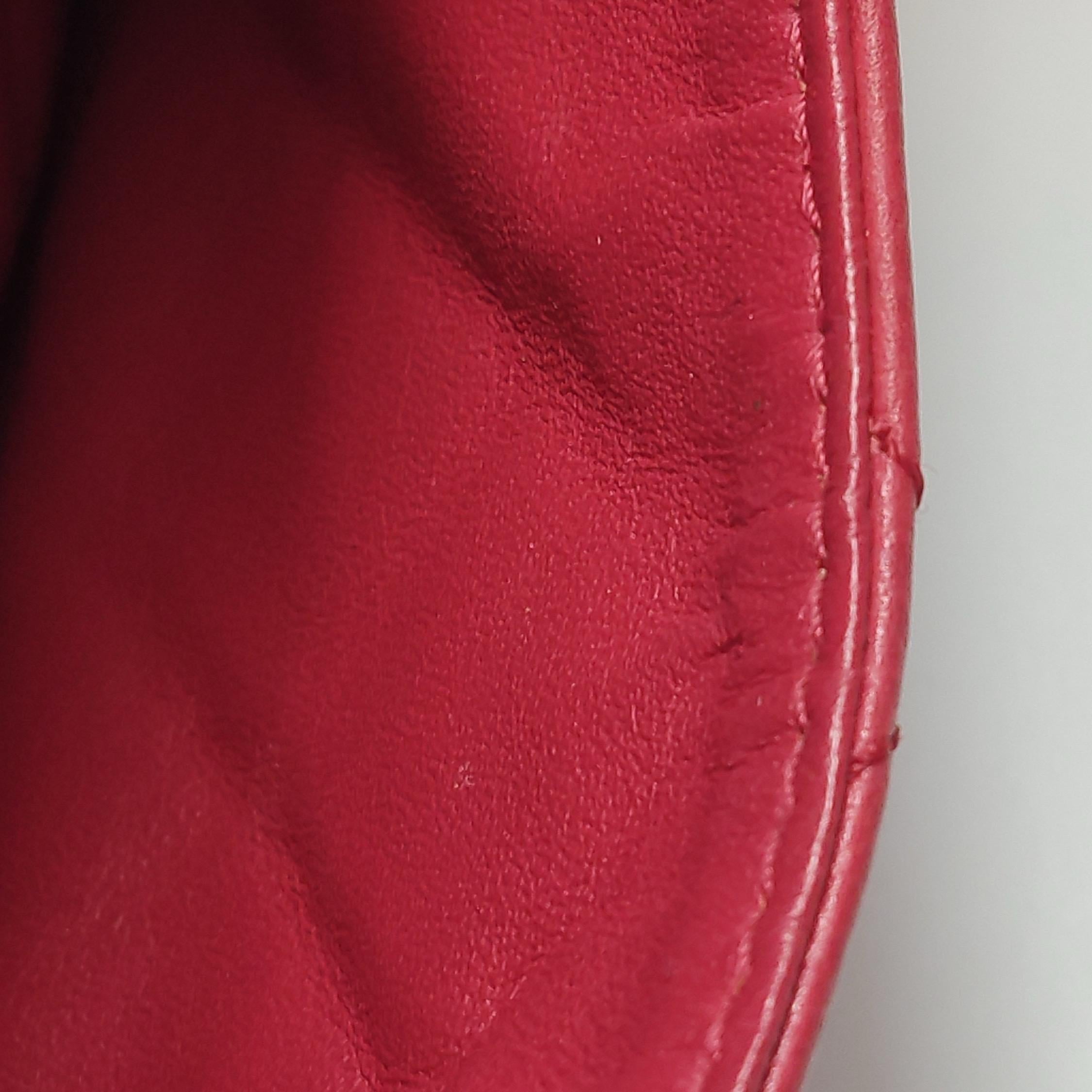 Chanel Classic Leather Jumbo Piel de Caviar Roja Solapa Única Herrajes Plateados en venta 14