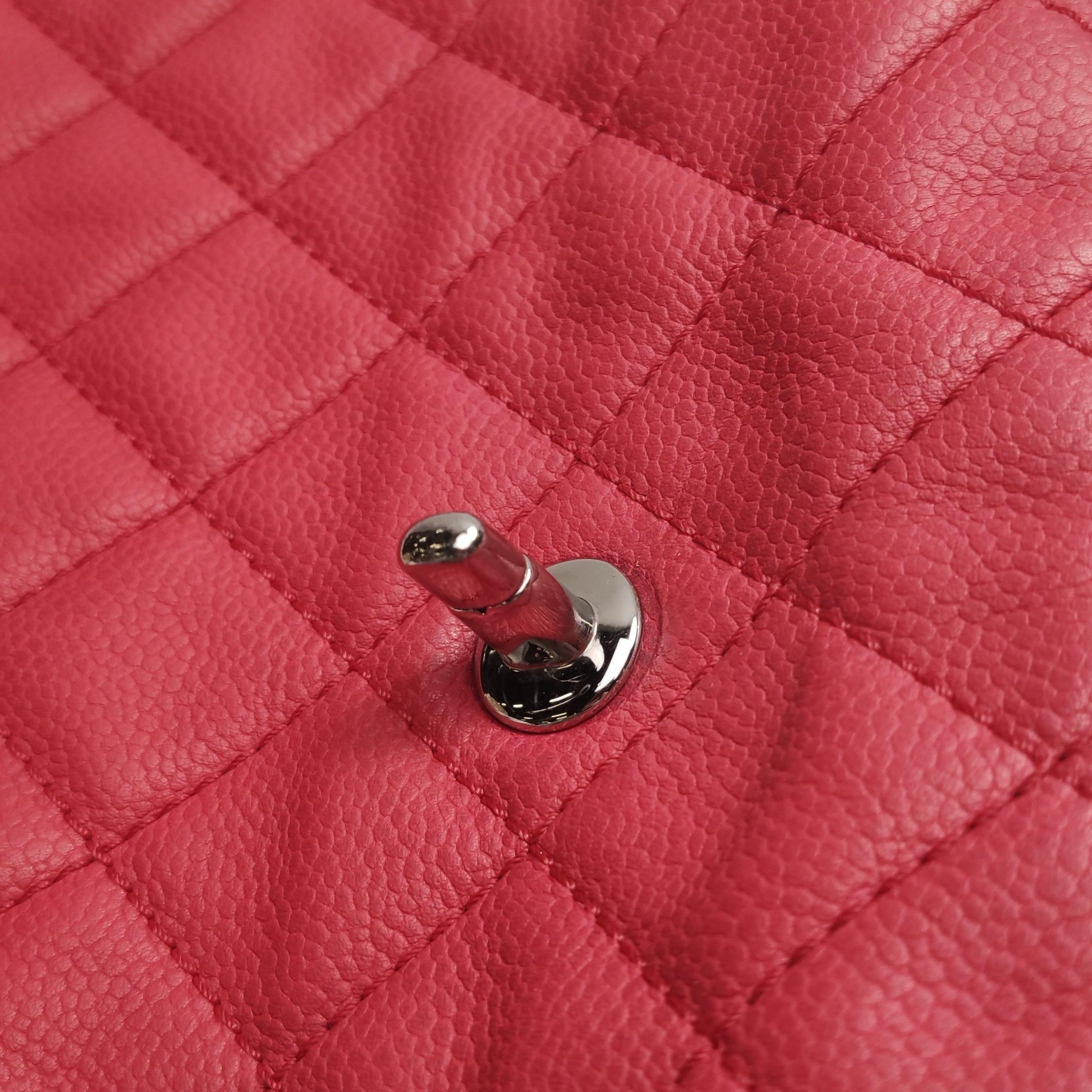 Chanel Classic Leather Jumbo Piel de Caviar Roja Solapa Única Herrajes Plateados en venta 15