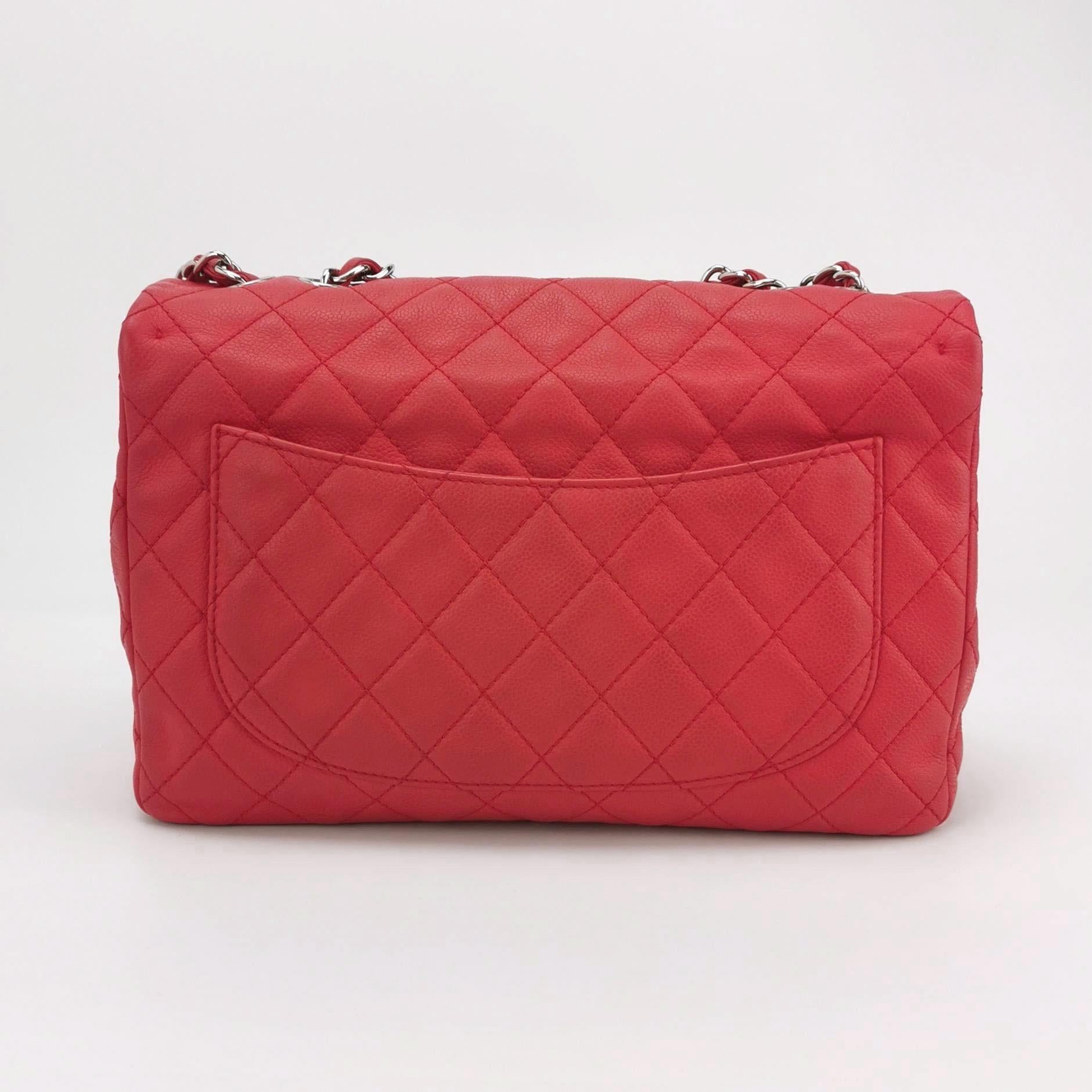 Chanel Classic Leather Jumbo Piel de Caviar Roja Solapa Única Herrajes Plateados Rojo en venta