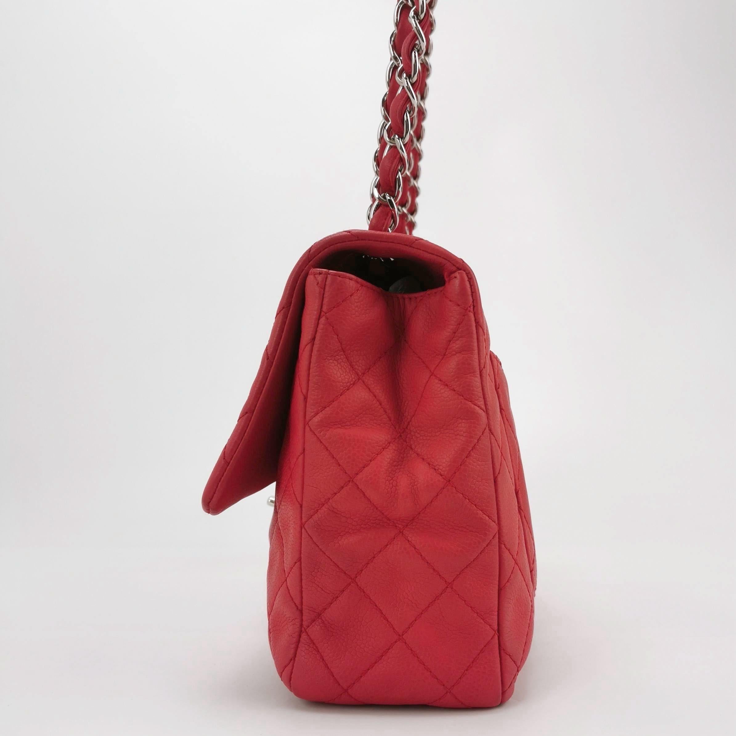 Chanel Classic Leather Jumbo Piel de Caviar Roja Solapa Única Herrajes Plateados en Bueno estado para la venta en AUBERVILLIERS, FR