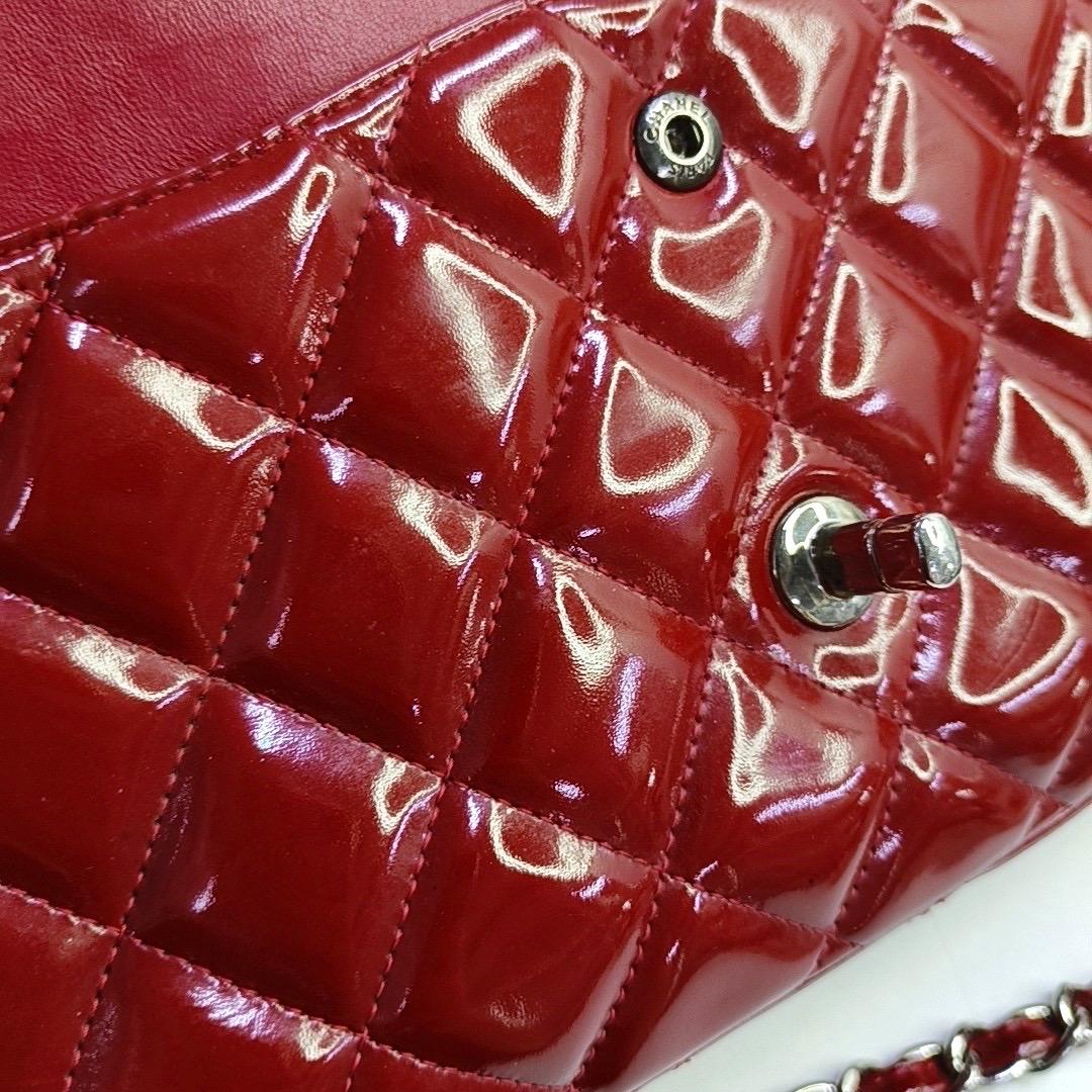 Chanel Classic Flap Jumbo Rotes Lackleder Doppelklappe Silberne Hardware im Angebot 5