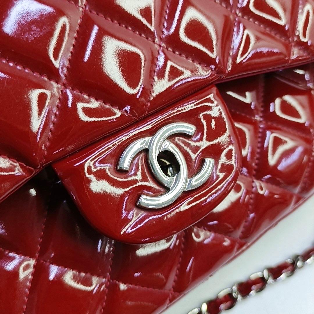 Chanel Classic Flap Jumbo Rotes Lackleder Doppelklappe Silberne Hardware im Angebot 1
