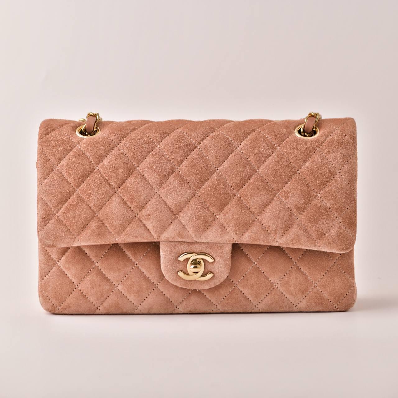SKU	33301449
Comes With	Dandelion Authenticity Guarantee Card Only
Date	2023
Serial Number	T2******
Materials	Suede
Condition	Excellent
Other Info	Dimensions: Approximately 15.5cm x 25.5cm x