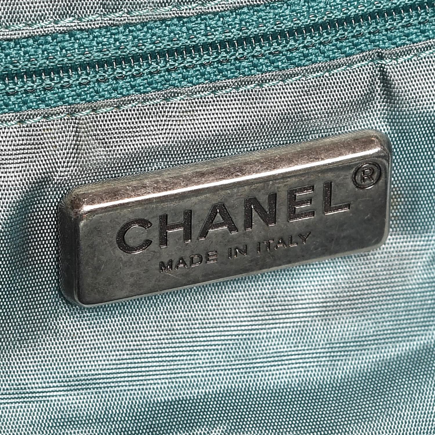 Chanel 2005 Vintage Classic Flap Limited Edition PNY Sac Jumbo Expandable en vente 11