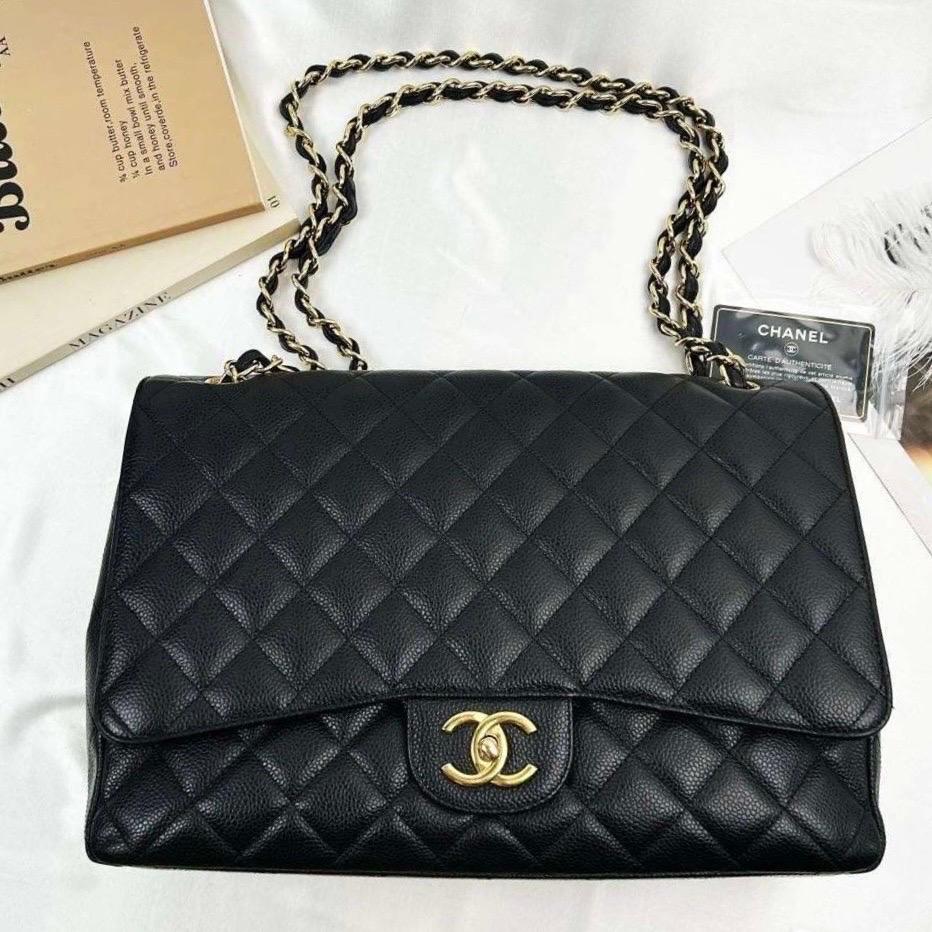Chanel Classic Flap Maxi 2012 Black Caviar Leather Double Flap with Gold HW in vendita