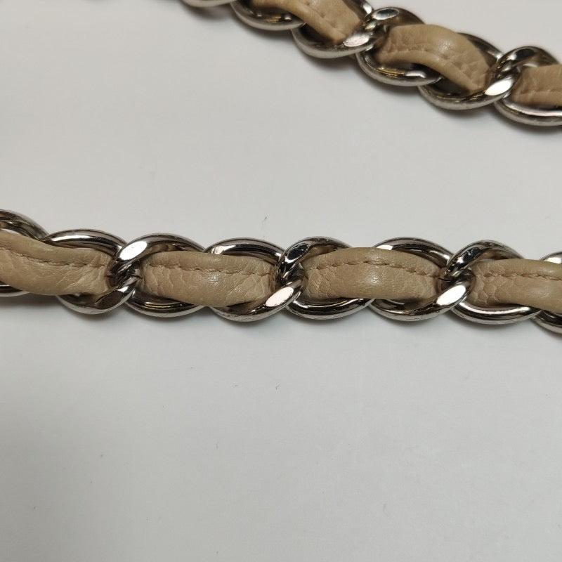 Chanel Classic Flap Maxi Beige Piel de Cordero Gigante Siver-tono Logo CC en venta 8