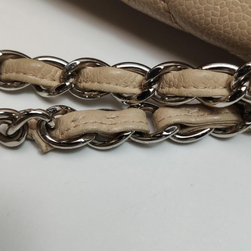 Chanel Classic Flap Maxi Beige Piel de Cordero Gigante Siver-tono Logo CC en venta 9