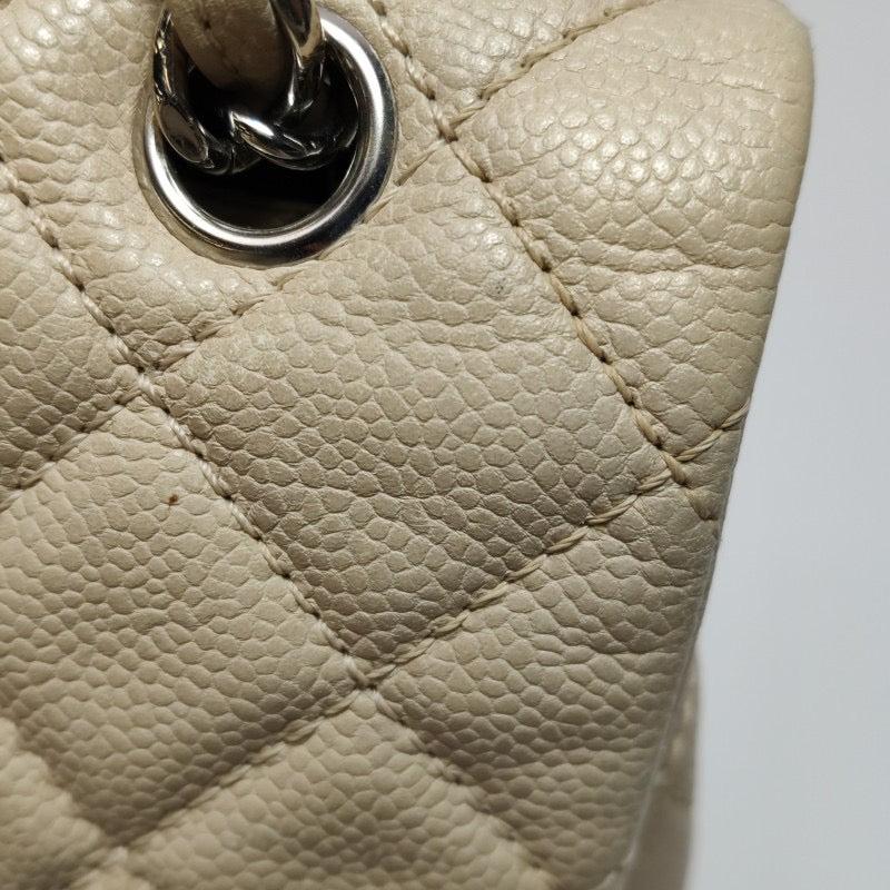Chanel Classic Flap Maxi Beige Piel de Cordero Gigante Siver-tono Logo CC en venta 12