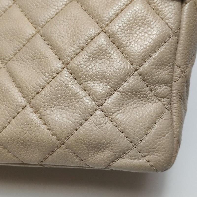 Chanel Classic Flap Maxi Beige Piel de Cordero Gigante Siver-tono Logo CC en venta 14