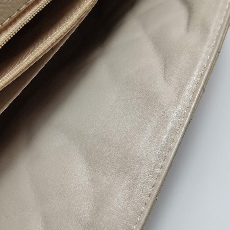 Chanel Classic Flap Maxi Beige Piel de Cordero Gigante Siver-tono Logo CC en venta 4