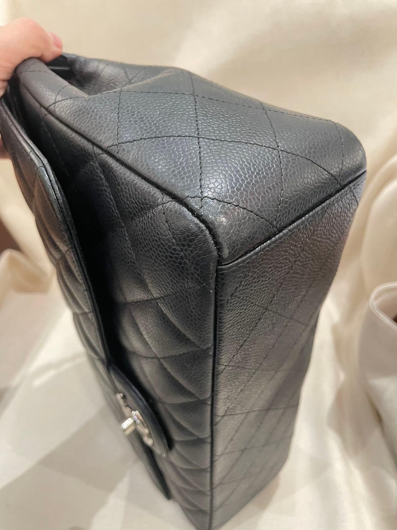 Chanel Classic Flap Maxi Black Caviar Leather Double Flap Sliver Hardware en vente 5