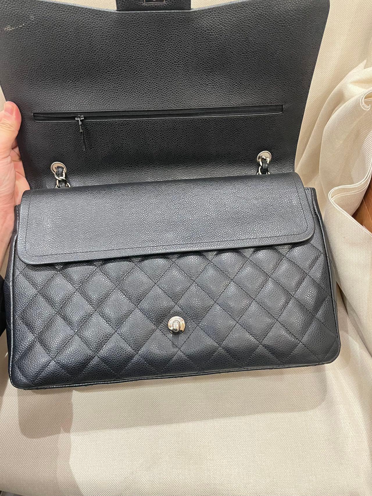 Chanel Classic Flap Maxi Black Caviar Leather Double Flap Sliver Hardware en vente 6