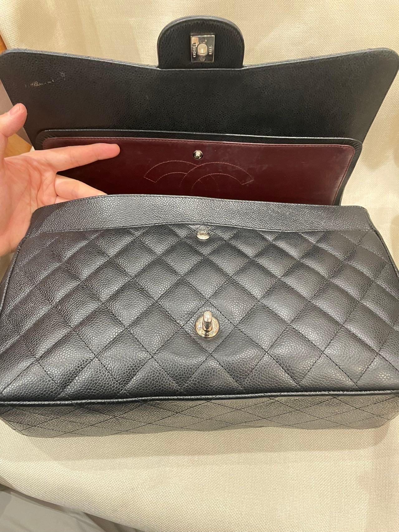 Chanel Classic Flap Maxi Black Caviar Leather Double Flap Sliver Hardware en vente 9