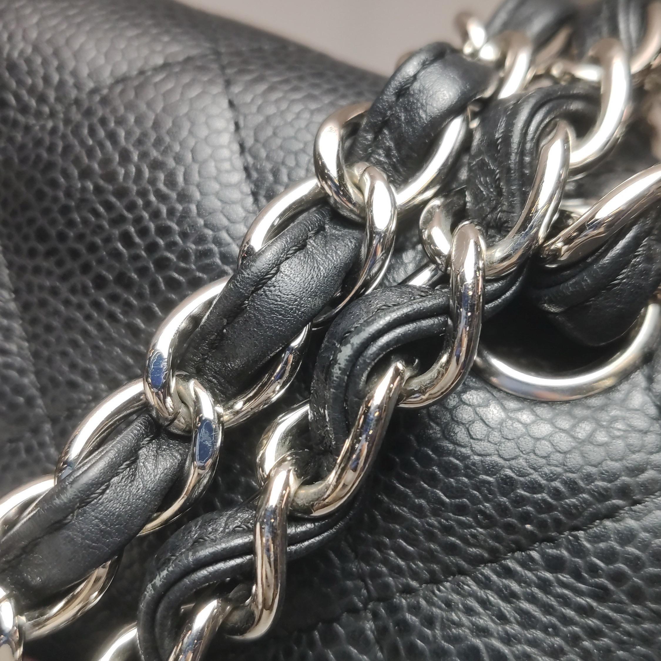 Chanel Classic Flap Maxi Schwarzes Kaviar-Leder Doppelte Klappe Sliver Hardware im Angebot 10