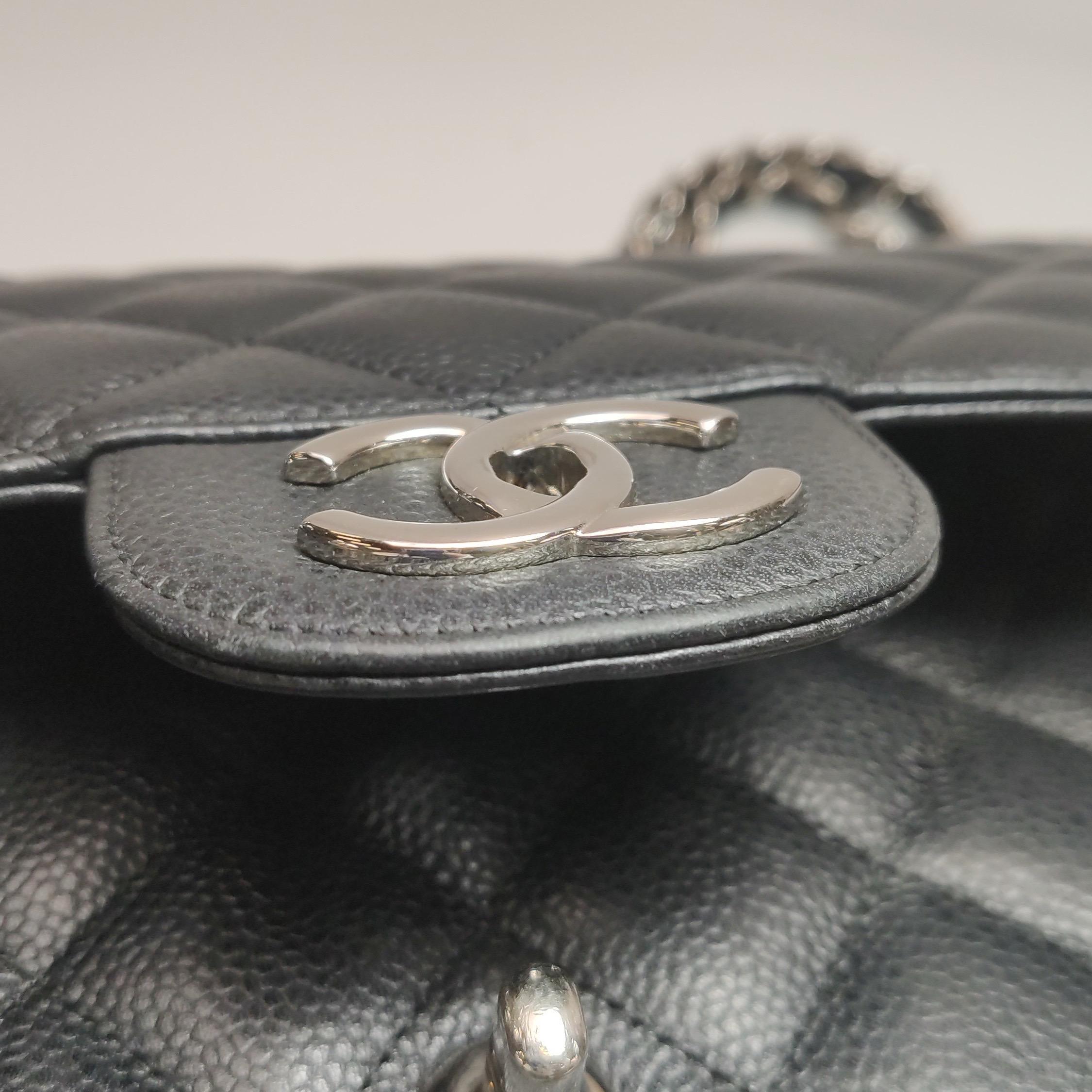 Chanel Classic Flap Maxi Schwarzes Kaviar-Leder Doppelte Klappe Sliver Hardware im Angebot 12