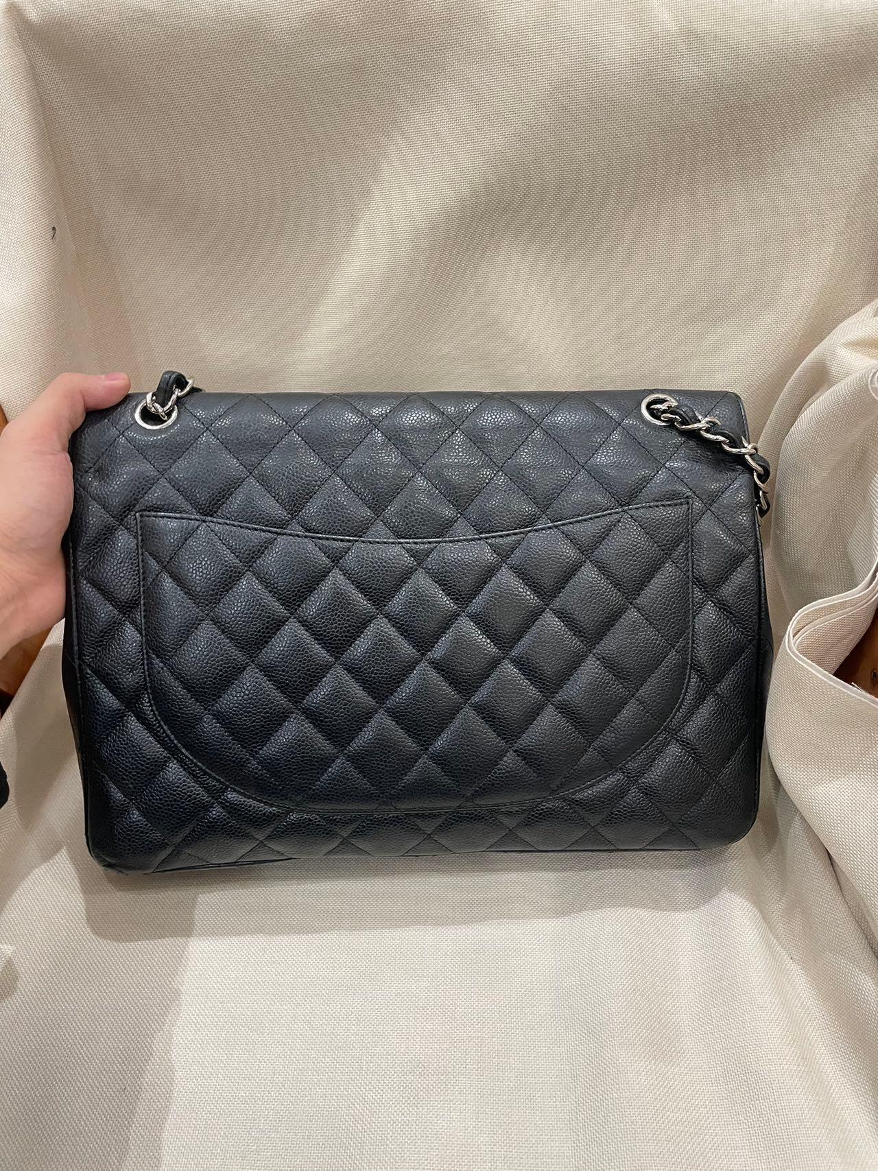 Noir Chanel Classic Flap Maxi Black Caviar Leather Double Flap Sliver Hardware en vente
