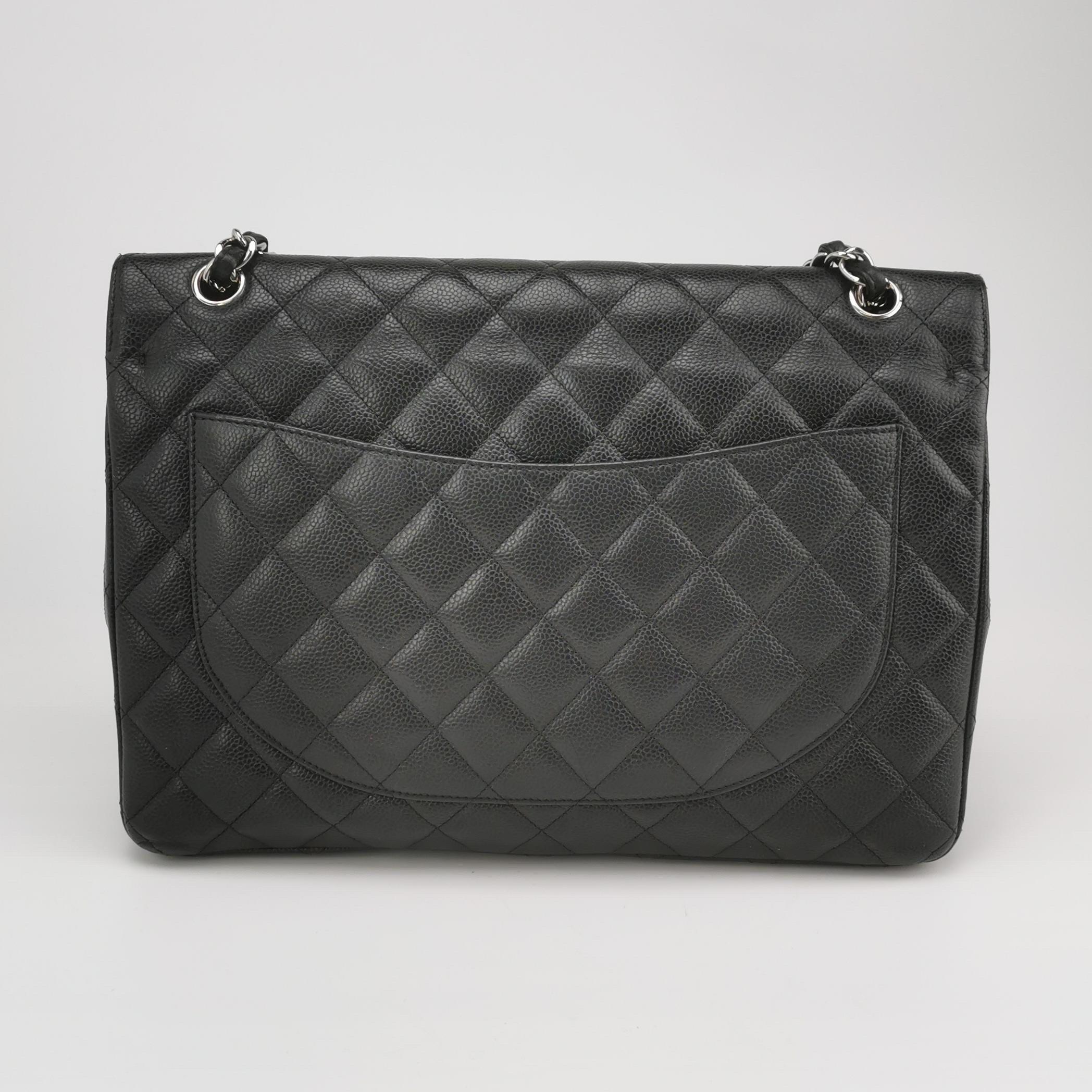 Chanel Classic Flap Maxi Schwarzes Kaviar-Leder Doppelte Klappe Sliver Hardware im Angebot 1