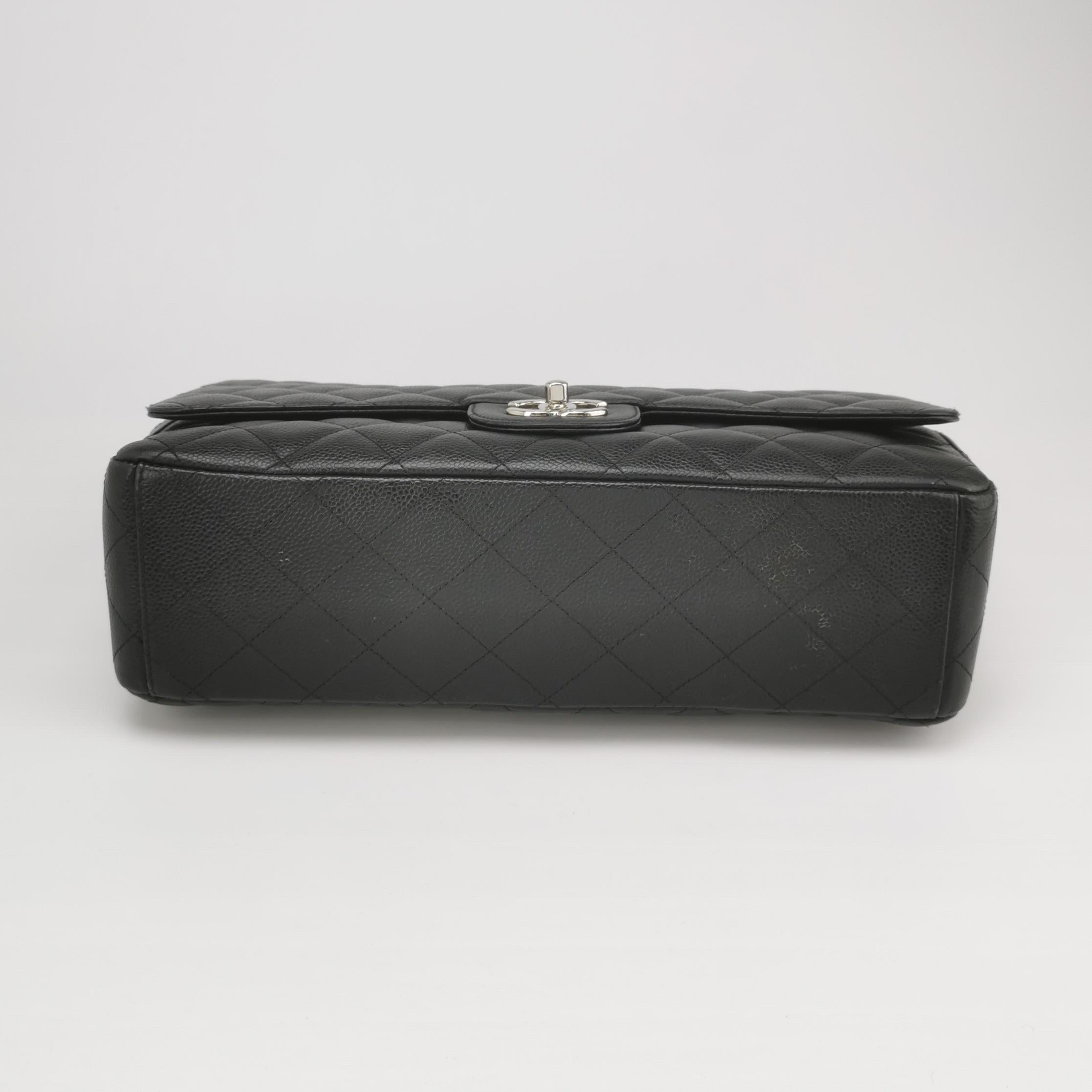Chanel Classic Flap Maxi Schwarzes Kaviar-Leder Doppelte Klappe Sliver Hardware im Angebot 2