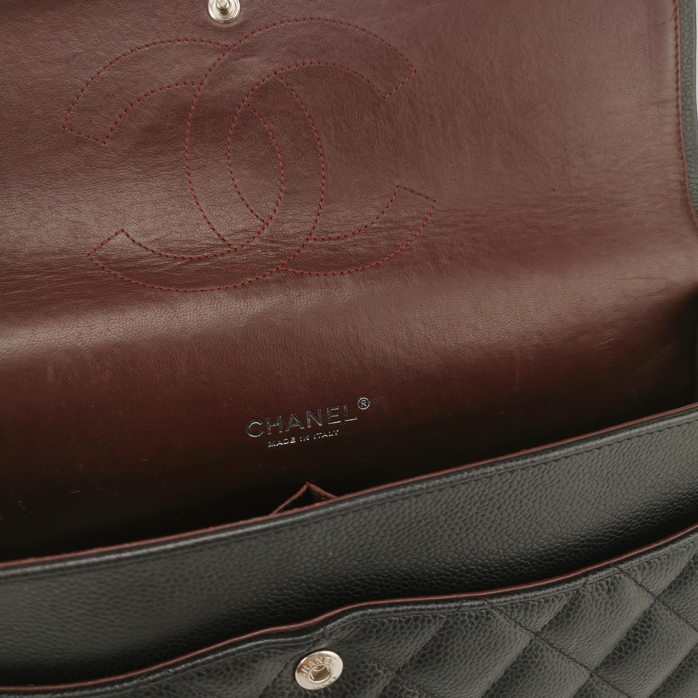 Chanel Classic Flap Maxi Schwarzes Kaviar-Leder Doppelte Klappe Sliver Hardware im Angebot 3