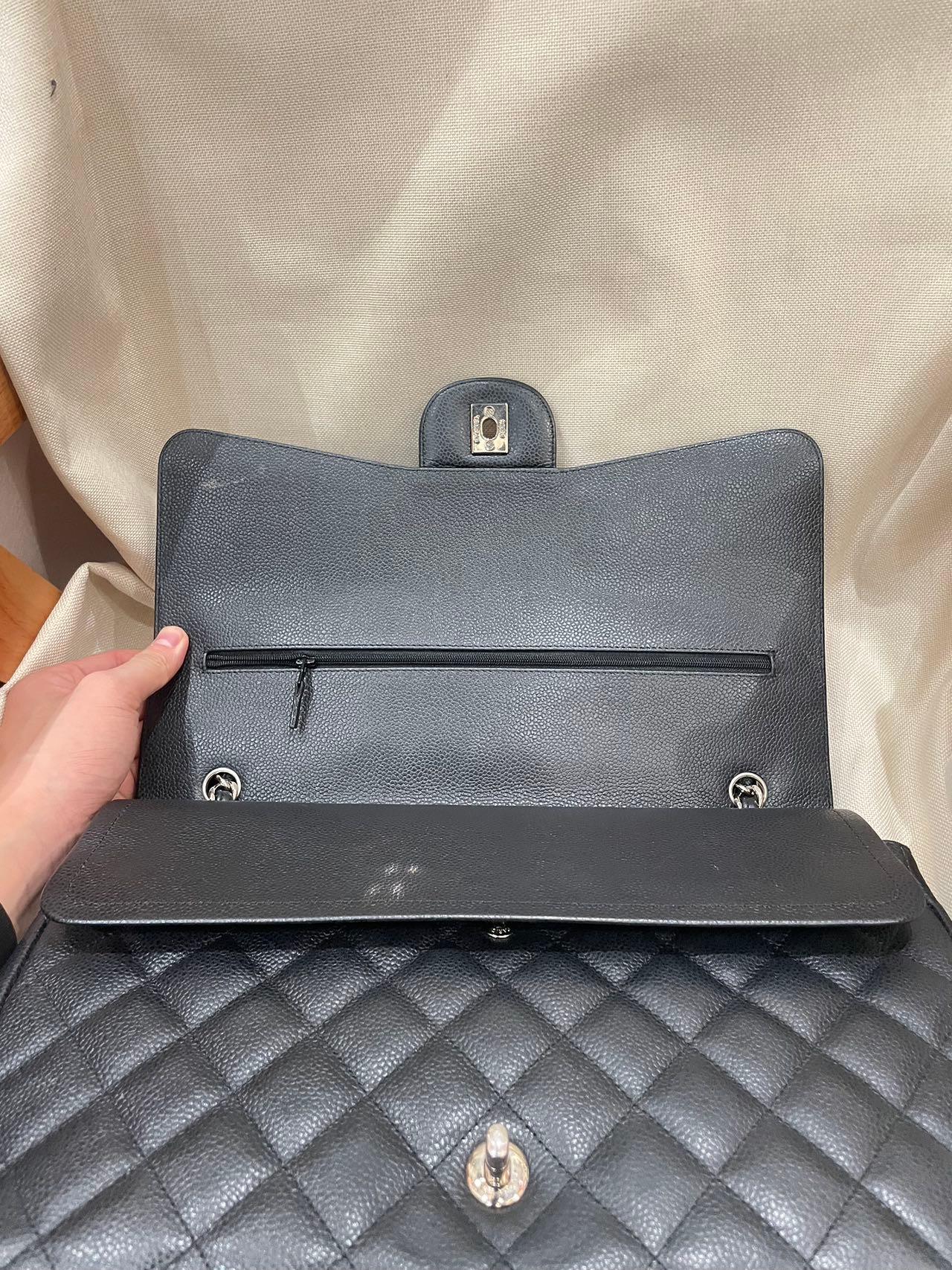 Chanel Classic Flap Maxi Black Caviar Leather Double Flap Sliver Hardware en vente 3