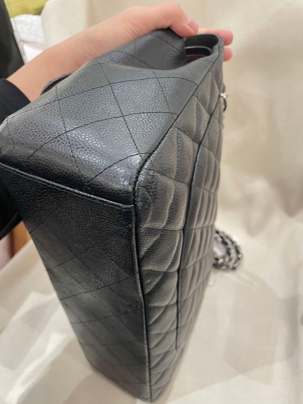 Chanel Classic Flap Maxi Black Caviar Leather Double Flap Sliver Hardware en vente 4