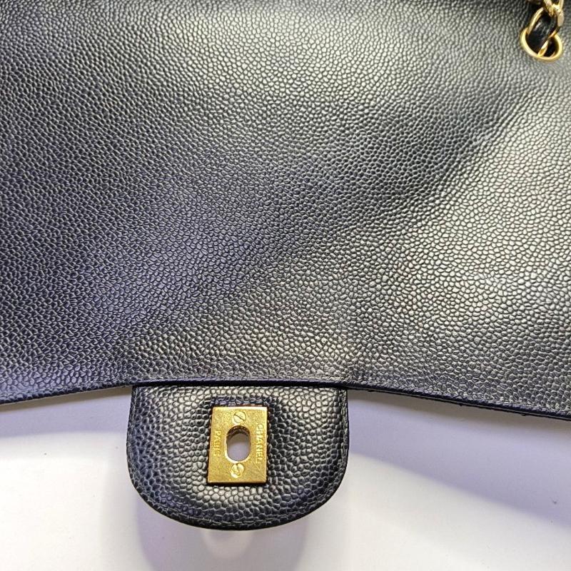 Chanel Classic Flap Maxi Black Caviar Leather Single Flap with Gold Hardware en vente 5