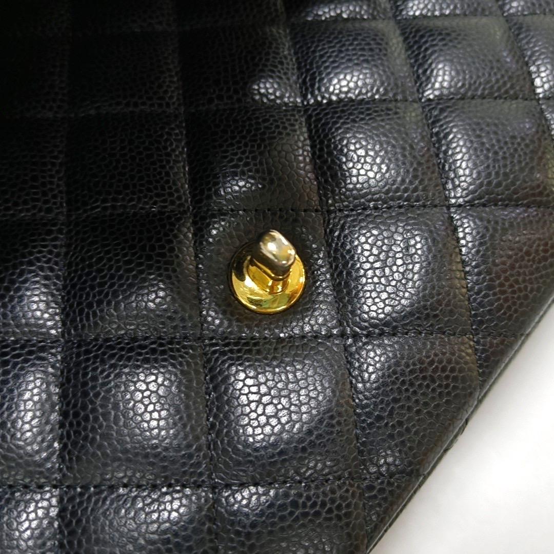 Chanel Classic Flap Maxi Cuir noir caviar à simple rabat avec quincaillerie dorée en vente 5