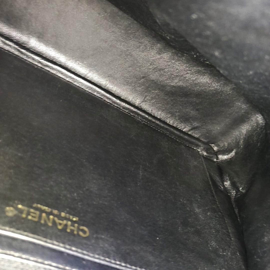 Chanel Classic Flap Maxi Black Caviar Leather Single Flap with Gold Hardware en vente 7