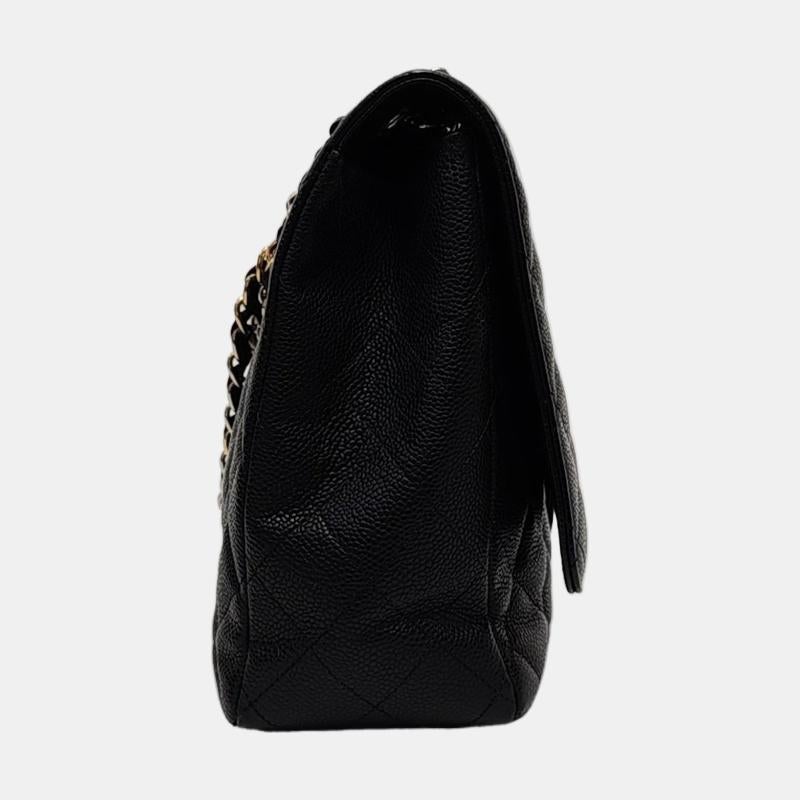 Chanel Classic Flap Maxi Black Caviar Leather Single Flap with Gold Hardware Bon état - En vente à AUBERVILLIERS, FR