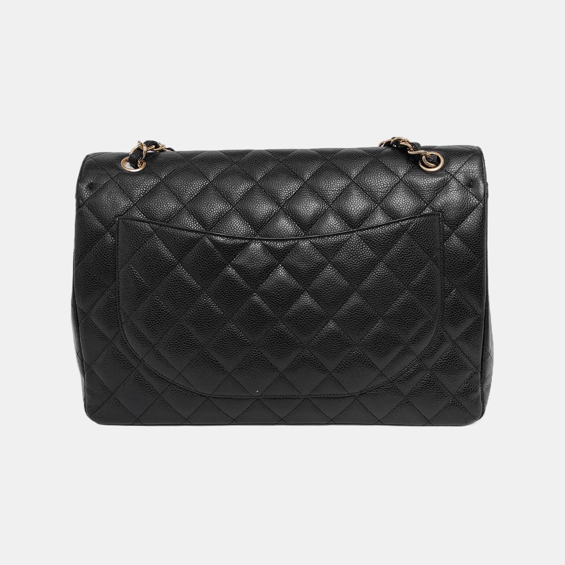 Chanel Classic Flap Maxi Cuir noir caviar à simple rabat avec quincaillerie dorée Pour femmes en vente