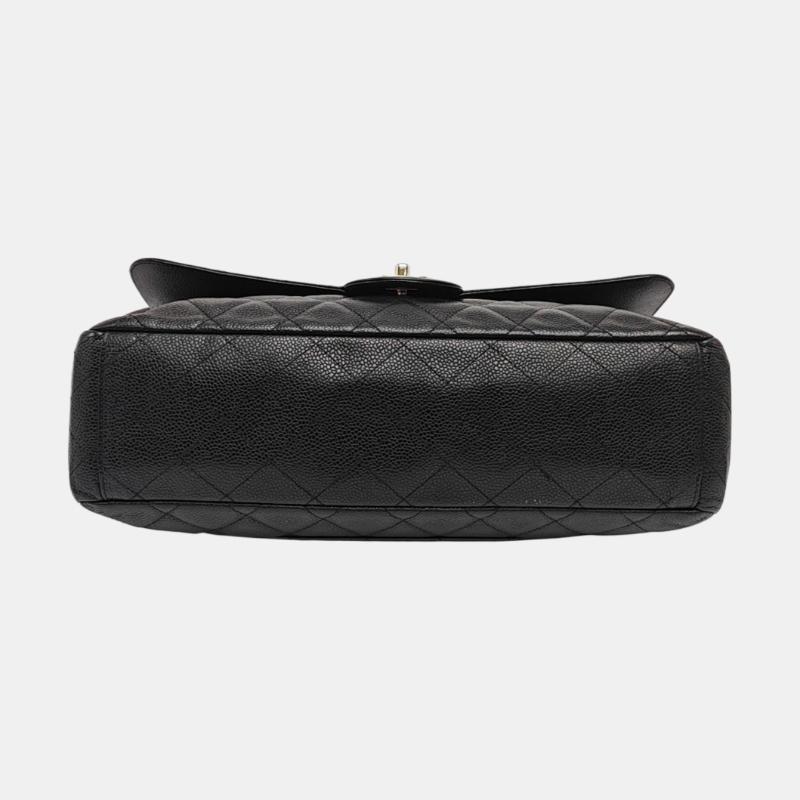 Chanel Classic Flap Maxi Schwarzes Kaviarleder Einzelklappe mit Goldbeschlägen im Angebot 3