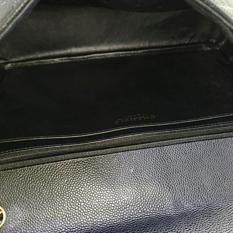 Chanel Classic Flap Maxi Black Caviar Leather Single Flap with Gold Hardware en vente 2