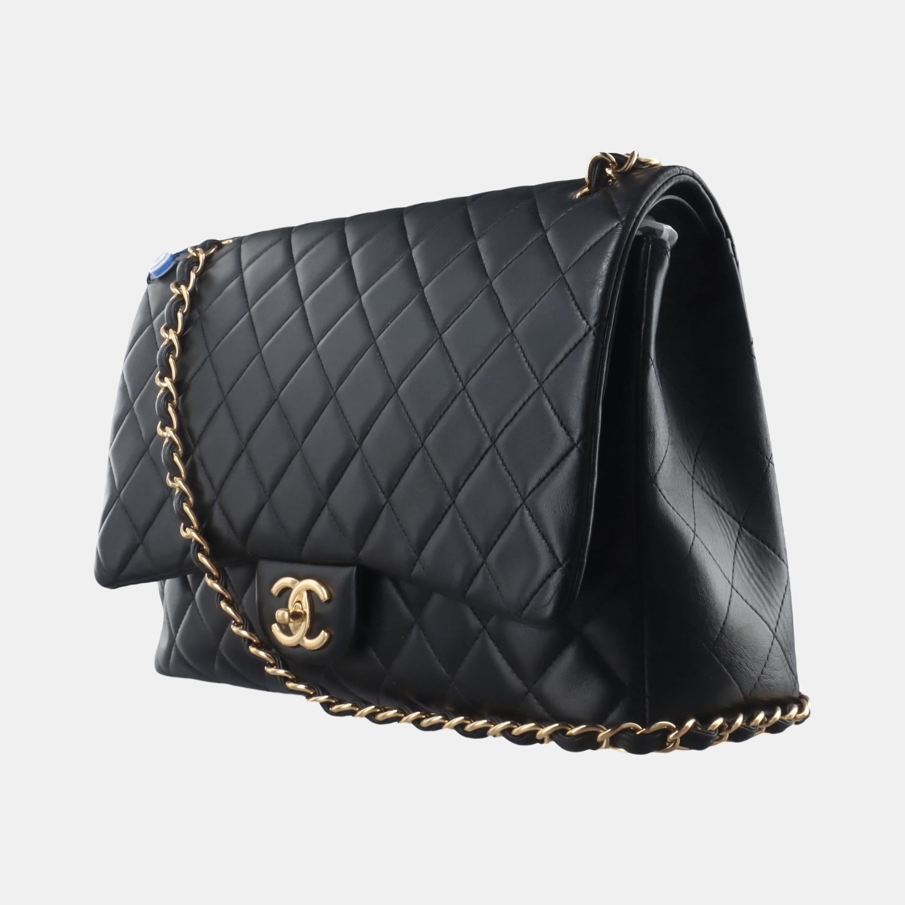 Chanel Classic Flap Maxi Black Lambskin Leather Double Flap with Gold Hardware In Good Condition For Sale In AUBERVILLIERS, FR