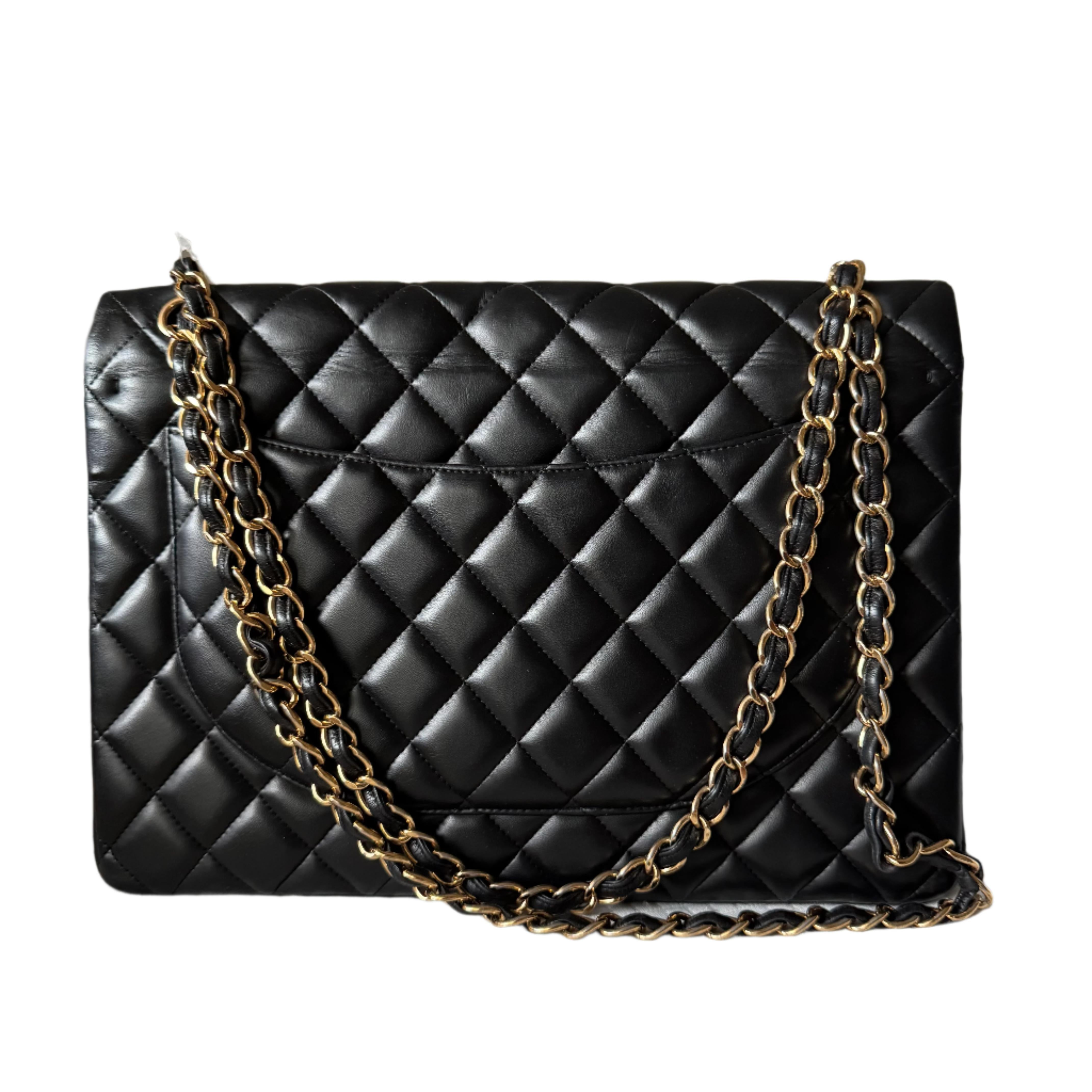 Chanel Classic Flap Maxi Black Lambskin Leather Double Flap with Gold-tone Hardw In Good Condition For Sale In AUBERVILLIERS, FR