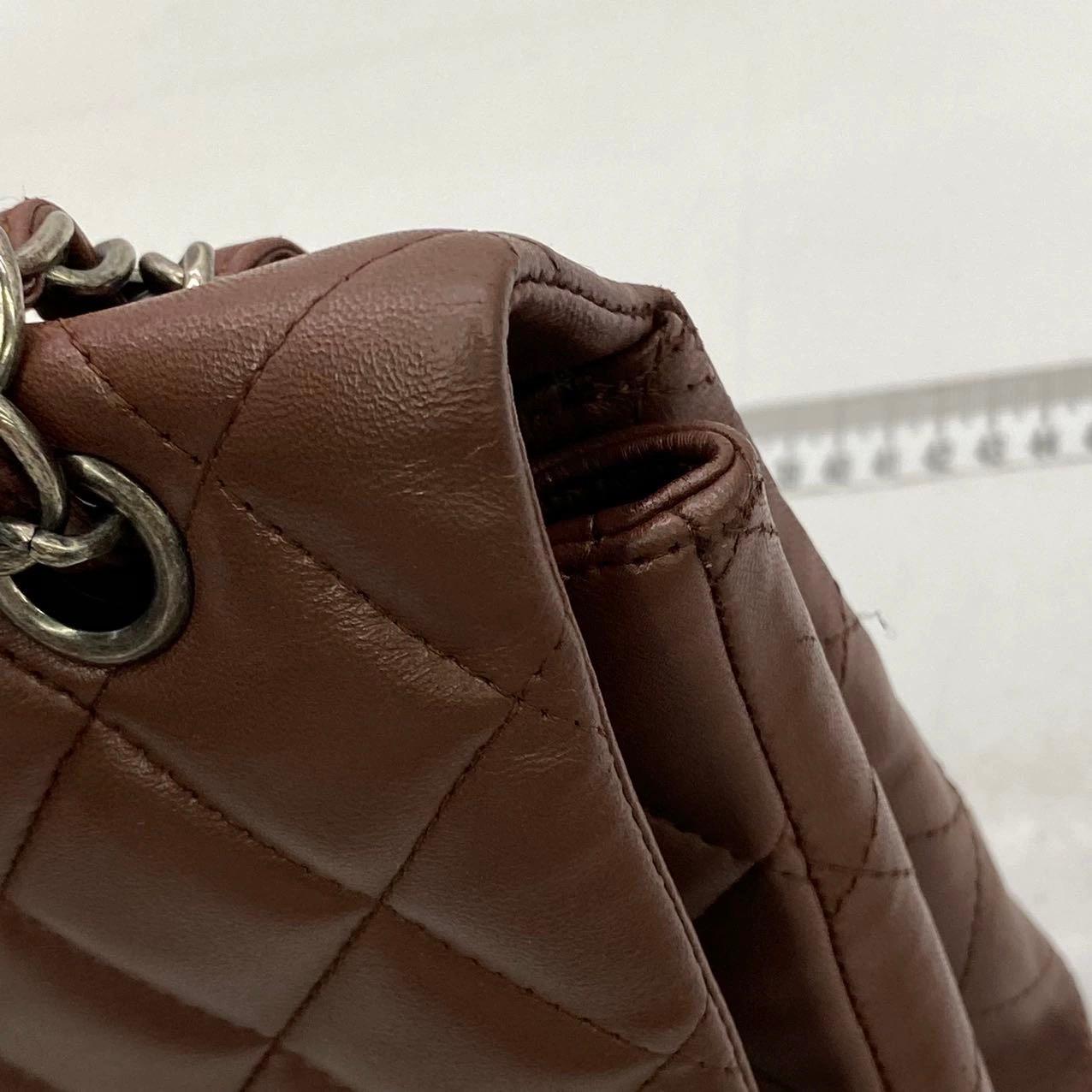 Chanel Classic Flap Maxi Chocolate Brown Lammfell Leder Single Flap Silver im Angebot 5