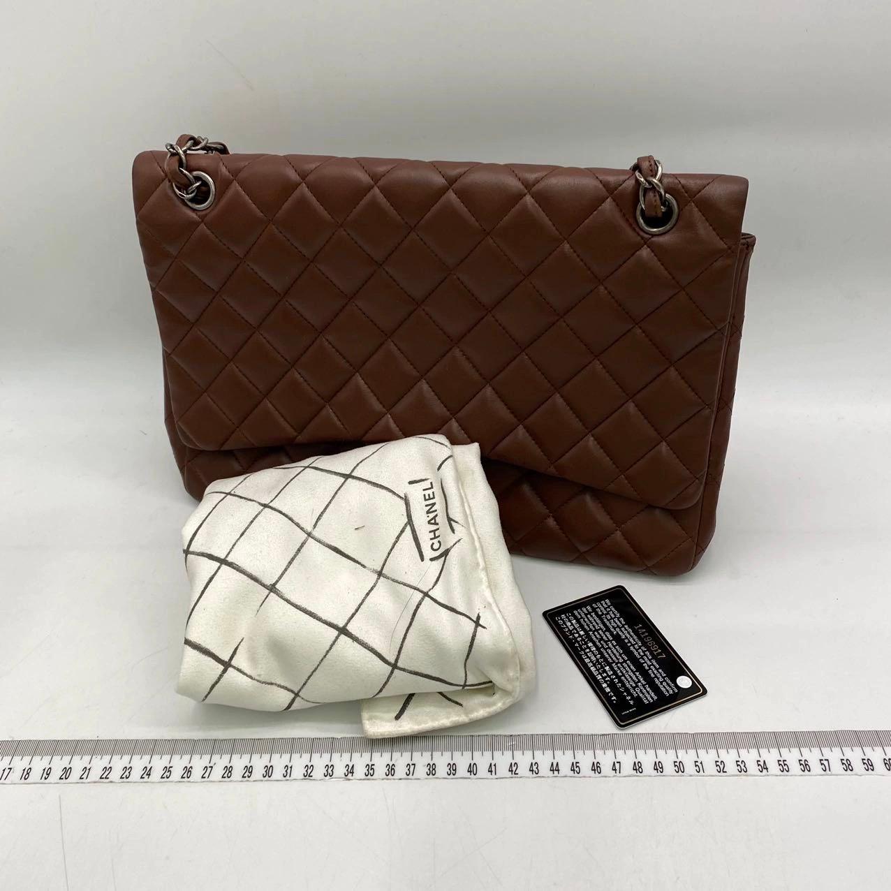 Chanel Classic Flap Maxi Chocolate Brown Lammfell Leder Single Flap Silver im Angebot 1